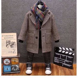Coat Boys 'Eutumn and Winter Cashmere Wyściełany płaszcz dziecięcy narzędzi wełniany wiatrówek Plaid British 314T 230311