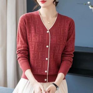 Kvinnors tröjor Cardigan Korean Fashion Stripe Ulltröja för vinterlång ärm V-ringad stickkläder Kvinna