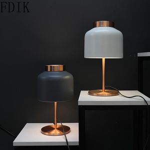 Lampy stołowe Nordyckie metalowe biurko LED Nowoczesne światła makaronowe dla nocnego salonu biuro hal loft wystrój loft lampa czytania