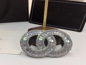 CH CRYSTAL BROCH DIAMOND STANCE ON BACK Märke smycken lyx avancerade broscher för designer högkvalitativa stift utsökta GI5247230