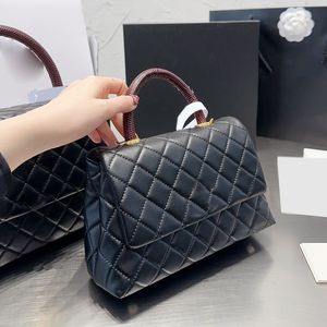 Womens Designer Top Co Lizard Handle Totes Bags Caviar Leather Cowhide Purse Gold Metal Hardware Matelasse Chain Crossbody Shoulder Handbags Pochette 23CM/28CM