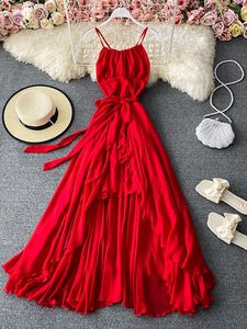 Abiti casual Spiaggia bianca Sexy con spalle scoperte Abito lungo rosso irregolare Donna Cinturino per spaghetti Party Elegante Backless Cross Vestidos Maxi