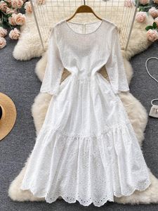 Casual Dresses ZCWXM Sommer 2-teiliges Set Französische Fee Baumwolle Leinen Weißes Kleid Frauen Chic Dreiviertelärmel O-Ausschnitt Koreanische Strandspitze