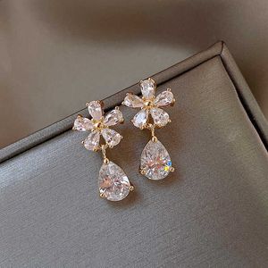 Lustre de bala 2022 Nova chegada Pingente de vento doce Pingente de zircão Brincos Dangle para mulheres Moda Elegante Cristal Jewelry Gifts G230313