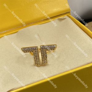 NOVA Letra de designer Stones Ring Diamond Gold Ring for Men Women Jóias Valentim Day Birthday Presente