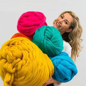 1000g Boll Supertjock Natural Wool Chunky Yarn Felt Wool Roving Garn för snurrande handstickning Spin Yarn Diy -filtförsörjning T200247T