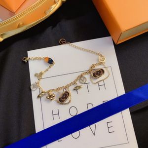 Großhandel Linkketten Armband Mode Womens Armbänder 18K Gold plattiert Designer Luxusbrand Briefketten Schmuck Schmuck aus Stahl Armband Frauen Party Geschenke