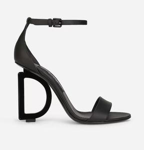 2023 Luxury Summer Keira Patent Leather Sandals Shoes Black Naken White Women's Pop Heel Gold-Plated Carbon High Heels Party Wedding Sandalias