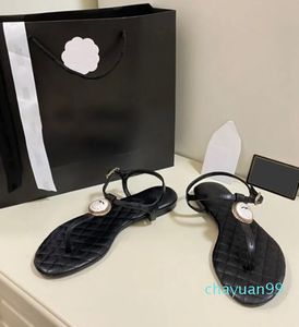 Kvinnors platt klackar thong sandal pumpar avslappnad t rem klänningskor damer tofflor avdragbara fotledsspännen slider 100% läder retro svarta mulor strandsko