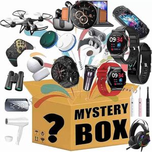 2023 Lucky Mystery Box Caixas cegas Eletrodomésticos Item de casa Estilo eletrônico Produto como fones de ouvido Relógios inteligentes Pulseira Gif surpresa Suprimentos para festas festivas