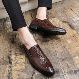 Erkekler için Orijinal Ayakkabılar Mokasinler İş Deri Ayakkabı Timsah Desen Oyma Loafers Moda Lüks Tasarımcı Ayakkabı