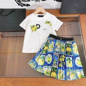 Set gonna t-shirt per bambini di marca firmata 23ss Girocollo Stampa logo in puro cotone Manica corta Stampa floreale Completo gonna a pieghe Estate ultimo abbigliamento per bambini a1