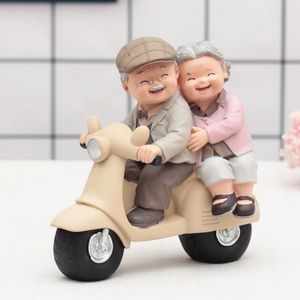 Decorative Objects Figurines Grandparents Model Ornament Creative Sweety Lovers Couple Ornaments Modern Home Decoration Living Room For Gift ZM904 230314