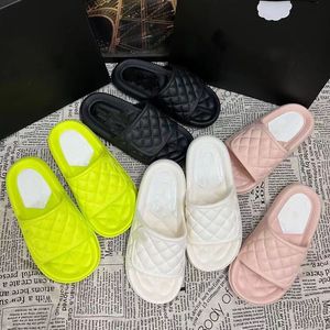 designer Ny Gummi Slides Sandaler Blommor Brokad Kvinnor Män Tofflor Flat Bottom Flip Flops Dammode Randiga strandtofflor