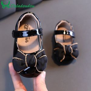 First Walkers 12-15.5cm Baby Girls Princess Shoes With Bowtie-knot Solid Dress Shoes Leather Rubber Soft-sole Anti-slip Casual Toddler Shoes 230314