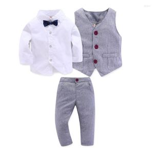 Completi di abbigliamento Set di camicie per bambini Vestito da ragazzo Abiti formali Gentiluomo di alta qualità Gilet grigio Pantaloni bianchi a maniche lunghe