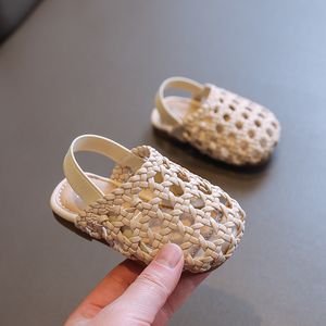 Pierwsze spacerowicze Summer Toddler Buty Dziewczyna Dziecko 1-2 lata miękki dno księżniczki Buty dziecięce sandały 230314