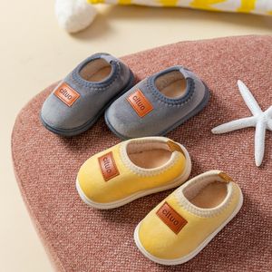 First Walkers Winter Kids Indoor Shoes Baby Toddler Soft Non-slip Lambs Wool Warm Shoes Casual First Walker Boys Girls Furry Cotton Slippers 230314