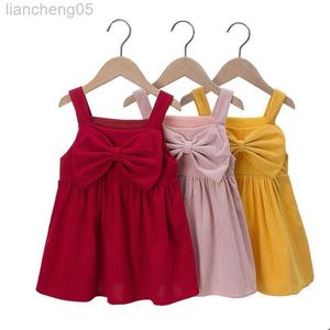 Flickans klänningar 2021 Girls Corduroy Dress Autumn Winter New Casual Korean Baby Sling Princess Dress Barn Kjol W0314