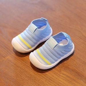 Primeiros caminhantes Sapatos para crianças sandálias femininas Sandálias de verão Sapatos de bebê Soas macias solteiras não deslizam crianças 0-1 anos de idade