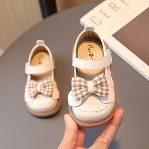 First Walkers Children's Fashion Thousand-bird Bow Baby Girls First Walker Shoes Hook Loop Princess Japanese Style Loafers Simple 230314