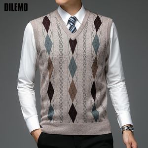 Men s Vests Autum Fashion Brand Argyle Pullover Sweater V Neck Knit Vest Diamond Trendy 6 Wool Sleeveless Casual Clothing 230313