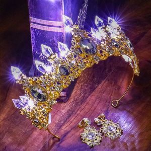 Stingy Brim Hats Light Up Bride Hair Accessories Alloy Crystal Party Led Glow Luminous Crown Tiara Flower Queen Wedding Christmas 230313