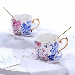 Tazze Set di tazze da caffè e piattino retrò in ceramica Tazza da tè pomeridiana in porcellana bianca blu asimmetrica