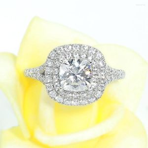 クラスターリング非常にインシンクラシック14Kホワイトゴールドセンター1CT 6mmクッションカットモイサナイト婚約リング