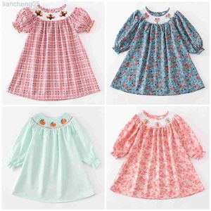 Flickans klänningar Girlymax Fall Thanksgiving Baby Girls Smocked Plaid Pumpkin Sunflower Turkiet Woven Dress Kids Clothing Ruffles Gingham R230921