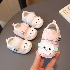 Första vandrare födda babyskor pojkar flickor prinsessa mode sport mjuk sula läder första walker casual sneakers dop skor 0-1 år 230314