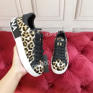 Top neue Verkauf Sohle Niedrige Flache Spikes Wohnungen Blau Wildleder Silber Diamant Männer Frauen Prom Hochzeit Schuhe Sneakers2023