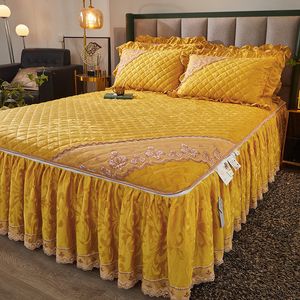 Bettrock, luxuriöse goldene Plüsch-Tagesdecke auf dem Bett, abnehmbarer Bettrock, dreiteiliges Set, Winter-Spannbettlaken aus Baumwolle, Matratzenbezug 230314