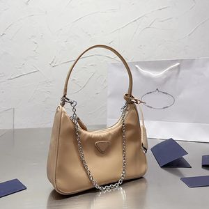 Toppkvalitetsåterupplagan Underarm Clutch Hobo Bag 2000 Nylon läder axelväskor kvinnor crossbody messenger handväska kväll totes handväska