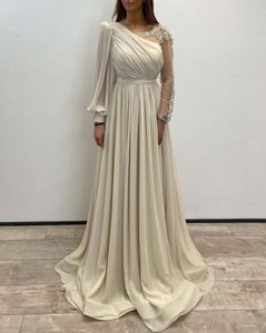 Elegant Saudiarabisk kvällsklänningspärlor applikationer långärmad formella klänningar chiffong sida slits dubai prom party klänningar robe de soiree 2023 vestidos fest