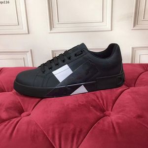 Tênis de grife masculino Sapatos casuais femininos Moda branca de couro genuíno de luxo de luxo esportes planos bordados mkjkiu qx1160000002