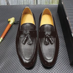 Stor storlek 38 till 50 mäns tofs loafers äkta läder bröllopsklänning skor mode handgjorda slip på utomhus casual skor för män