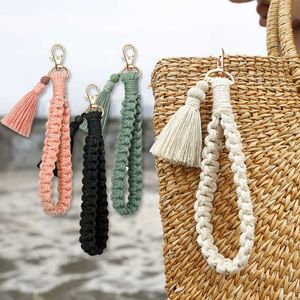 Keychains Boho Style MacRame flätad nyckelring WI Hummer Claw Cotton Cord Wristlet Lanyard Key FOB STR For Women Macame Accessories L230314