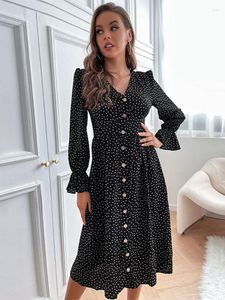Casual Dresses 2023 Kvinnor Autumn Elegant Black Polka Dot Långärmklänning för damer V Neck Hög midja Chic tryckt
