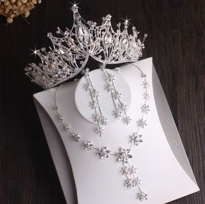 Set di gioielli da sposa Set di gioielli da sposa in foglia di cristallo placcato argento barocco Set di gioielli da sposa Corona Diademi Girocollo Collana Orecchini Perline africane Set di gioielli 230313