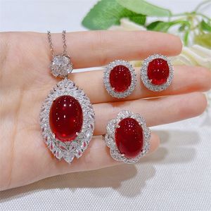 Set di gioielli da sposa Foydjew Set di gioielli in rubino di simulazione di lusso per le donne Collane con ciondolo in pietra rossa esagerata con orecchini a bottone Anelli 230313