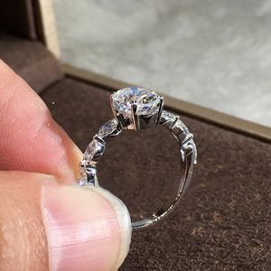 Moda transgraniczna prosta pierścień diamentowy okrągły pierścionek cyrkonowy producent bezpośredniej sprzedaży życzenia gorąca sprzedaż biżuterii butikowej
