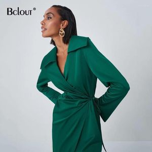 Casual jurken BClout Elegant A Line Green Wrap Dress Vintage V Neck Lace Up Satin Long Sleeve Sexy Party High Taille Midi Slit Robe 2023