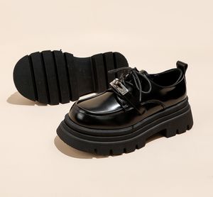 Luxury Designer Platform Women mocassins redondos de dedão grossa sapatos preguiçosos Mulher britânica Altura de couro real Aumente sapatos únicos