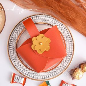 Confezione regalo 1PC Scatola di caramelle avanzata con decorazioni floreali Forniture per feste di matrimonio romantiche Sacchetti di cioccolato Baby Shower Scatole per imballaggio in pelle PU