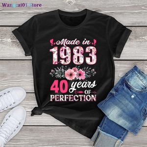 Wangcai01 kvinnors t-shirt 100% bomull gjord 1983 blommig 40-årig 40-årsdagspresenter kvinnor avslappnade blommor t-shirt harajuku tee mode sommartröja 0315H23