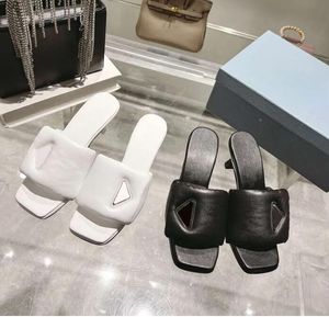 Nuovi sandali imbottiti morbidi Slifori da donna con tacchi alti Pompe in pelle Designer Brand Black White Sandal Sandalo Fascifica Fasci