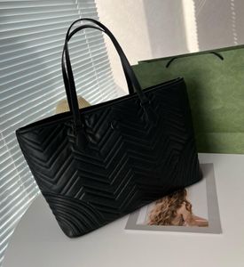 Bolsa de bordado de bordado de luxo bolsa de compras preto em couro macio saco de ombro de alta qualidade letra dupla letra clássica bolsas de corpo cruzadas de grande capacidade