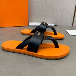 Designer Casual Sandals Luxury Brand Mens Flip Flops Högkvalitativ modedesign Bekväma läder tofflor Mens Sandaler