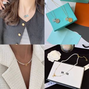 Designer Luxury Pendant Necklaces 18k Gold Plated Necklaces Selected Quality Silver Plated Long Chain Hot Style Accessories Ladies Delicate Gift For Women Couple